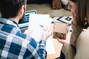 Evaluating the Advantages and Disadvantages of Home Equity Loans